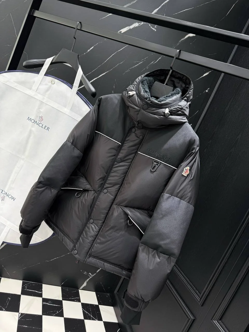 Чоловічий пуховик - Moncler